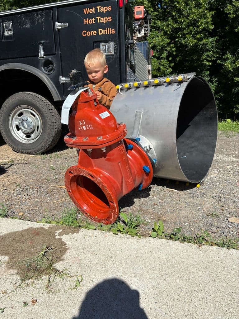 Gallery photos for 24x8 Wet Tap Completed on a Live Waterline in Anoka: Image #1